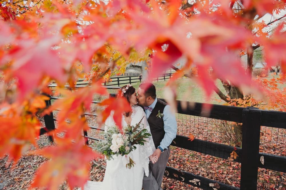 Autumn-Wedding-_-Wedding-in-the-Fall-_-Fall-Foliage-_-Wedding-with-Foliage-